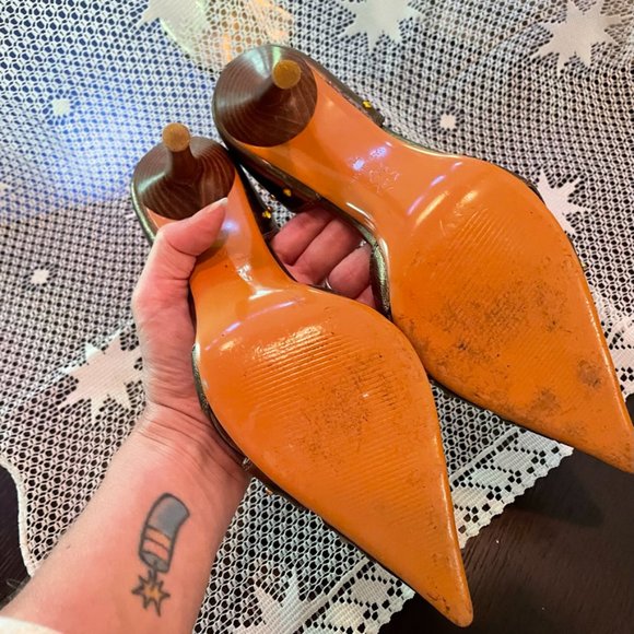 Gold/bronze leather stiletto heels - Picture 7 of 14